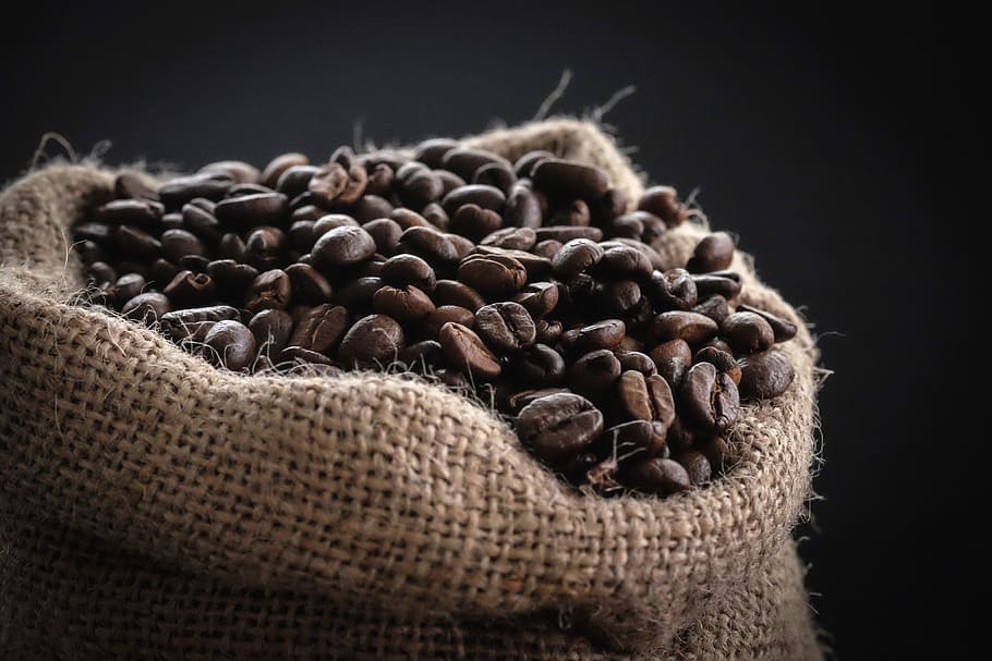shallow focus photography of coffee beans in sack, close up photography of coffee grain, HD wallpaper