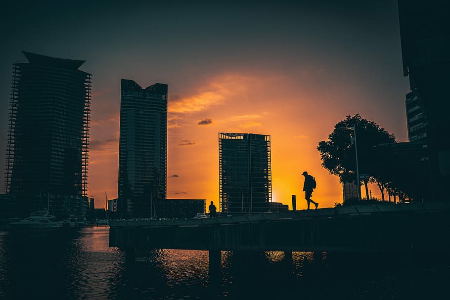 Melbourne Sunset, silhouette of man walking at dock with buildings during golden hour, HD wallpaper