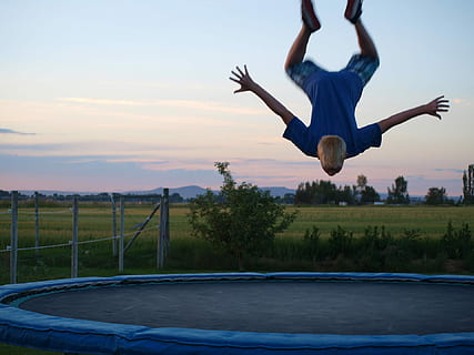 boy about to land on trampoline, Trick, Jumping, Salto, bounce HD wallpaper