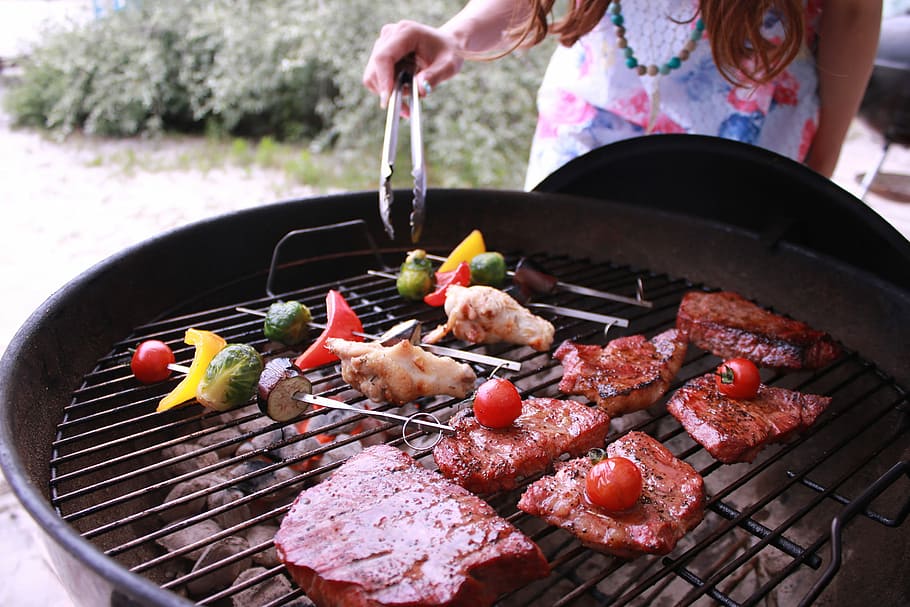 photo of grilled pork on kettle grill, cooking, food, barbecue Grill HD wallpaper