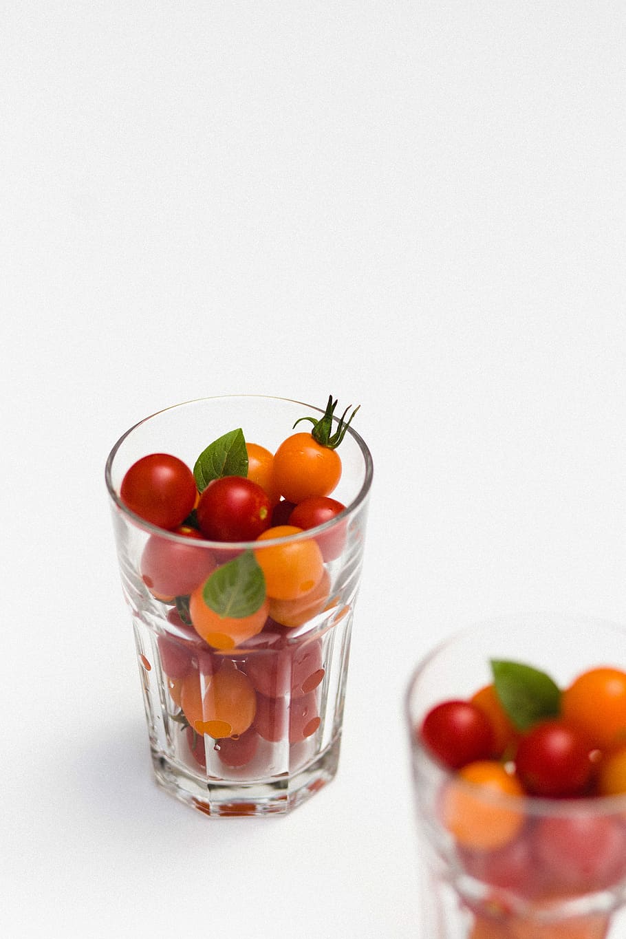 red and orange fruits in clear rock glass, clear drinking glass HD wallpaper