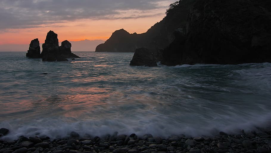 beach, clouds, dawn, dusk, landscape, ocean, pebbles, rock HD wallpaper