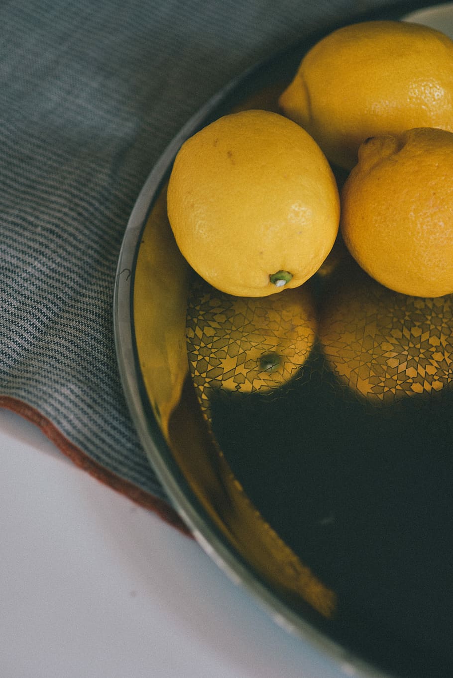 plate of lemons, three orange lemon on round stainless steel tray HD wallpaper