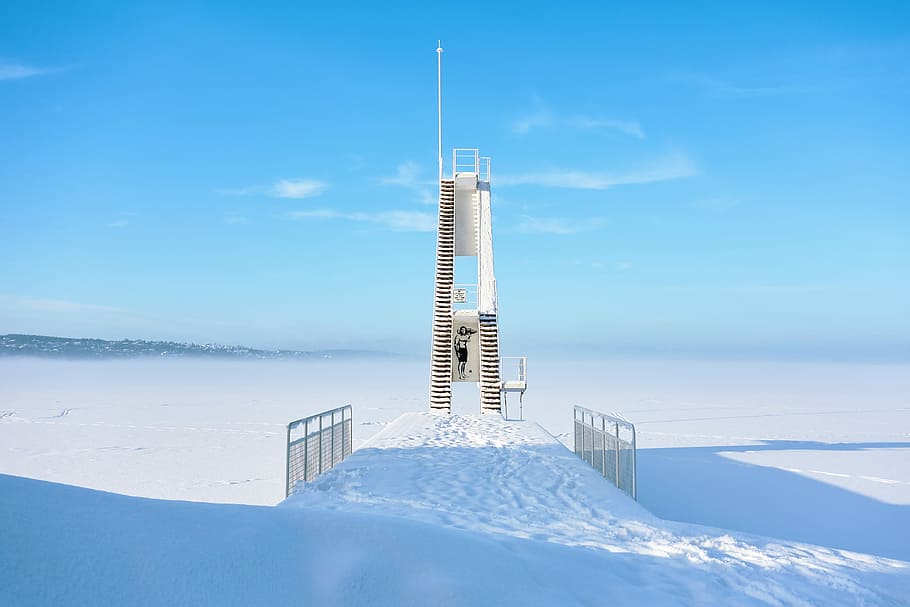 snow covered bridge, beige metal tower near sand, diving, sky HD wallpaper