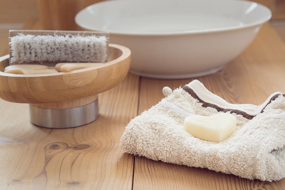 round white ceramic bowl beside brush, bad, wash, soap, washcloth HD wallpaper