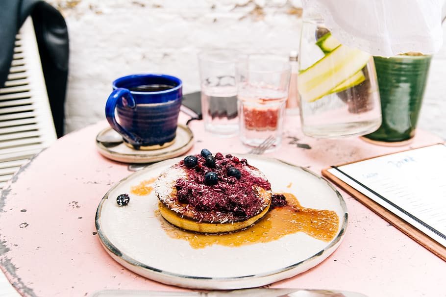 Blue Ceramic Mug, berries, blur, breakfast, cake, close-up, coffee HD wallpaper