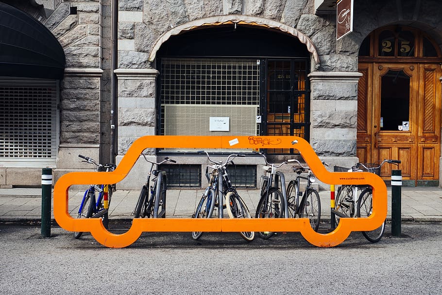 bicycles parked near gray concrete building, funny, cool, joke HD wallpaper