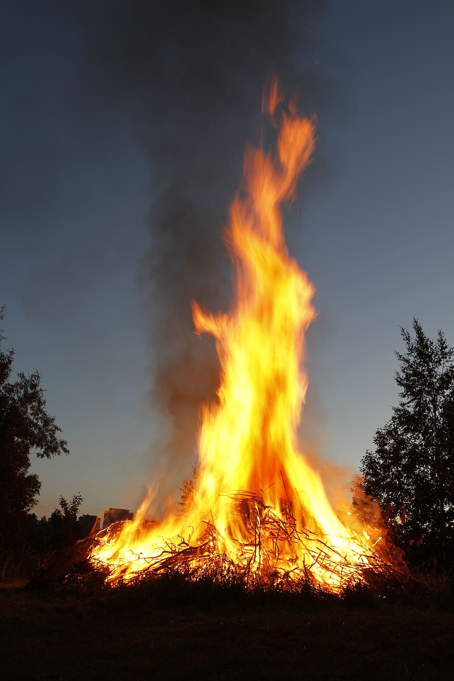 flame, bonfire, smoke, burning, fire - natural phenomenon, heat - temperature