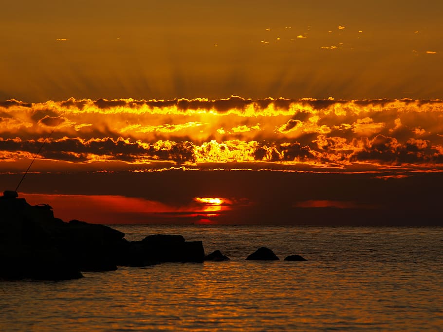 clouds, sun, sunset, sunbeam, sea, nature, dusk, summer, orange Color HD wallpaper