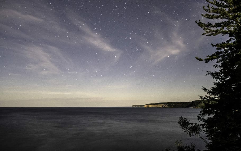 Stars above the night landscape at Pictured Rocks National Lakeshore, Michigan, HD wallpaper