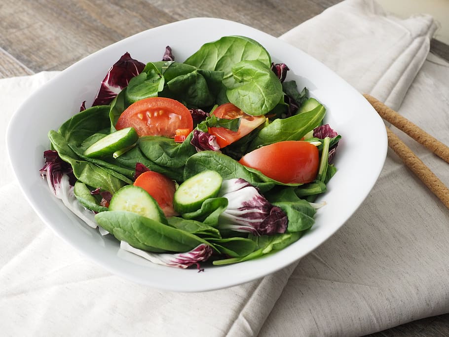 vegetable salad on white ceramic bowl, green, food, healthy, diet, HD wallpaper