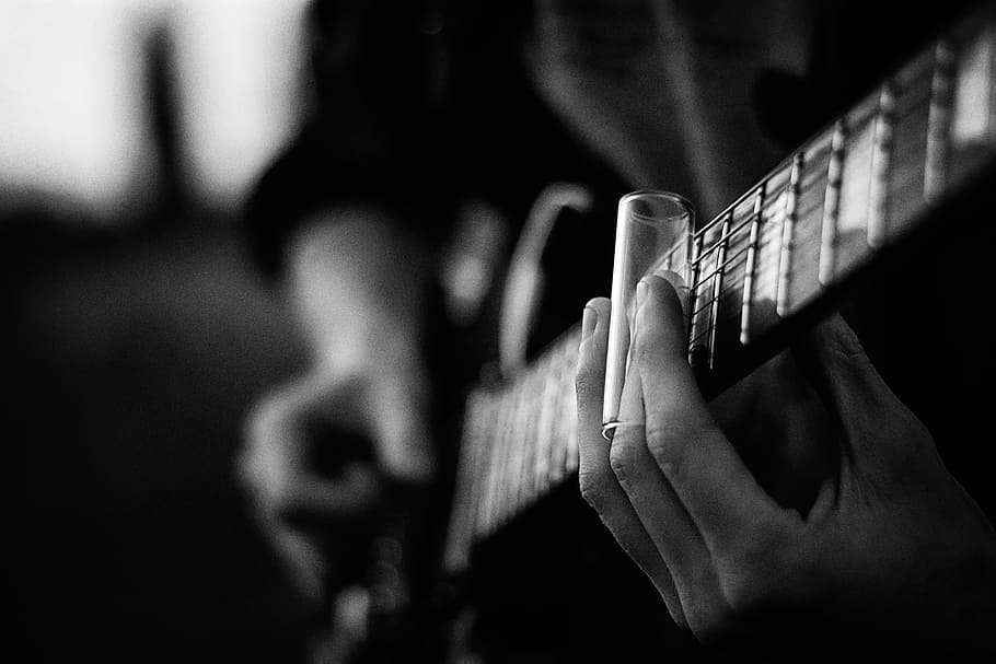 Guitar slide in black and white, selective focus photography of person playing guitar, HD wallpaper