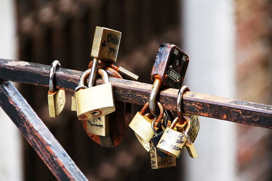 castle, castles, lock, padlock, metal, safety, love lock, security HD wallpaper
