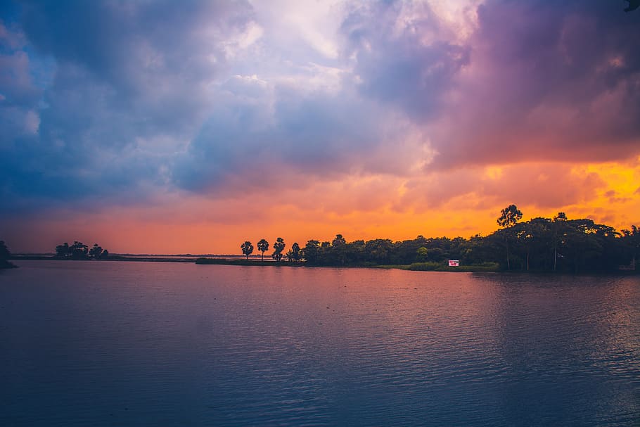 body of water near green trees during sunset, evening, sky HD wallpaper