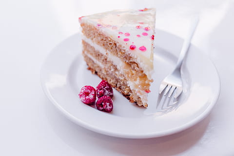 Raspberry Cake White Plate Fork, food, dessert, sweet Food, slice HD wallpaper