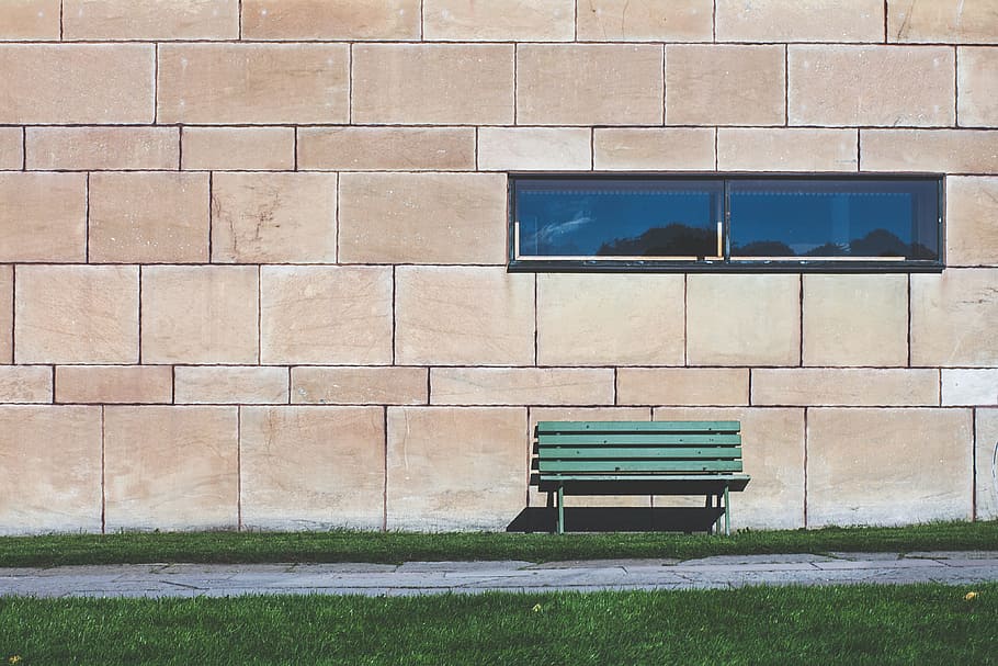 green wooden bench near wall, green park bench near beige wall HD wallpaper