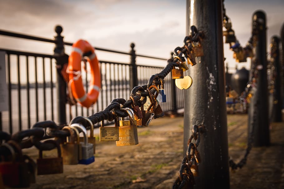 docks, padlock, chain, romantic, ring, barrier, urban, connection HD wallpaper