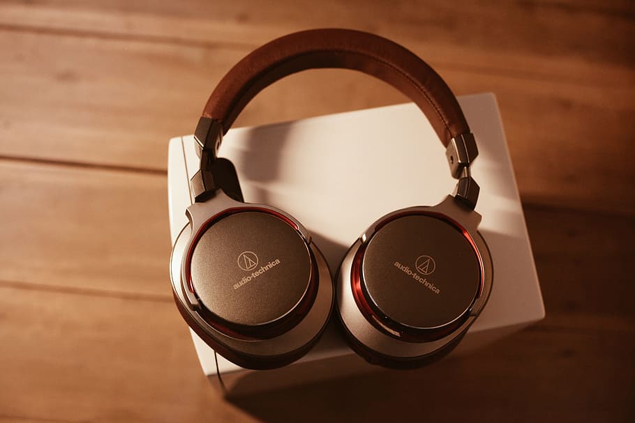 Overhead shot of music headphones, technology, wood - material HD wallpaper