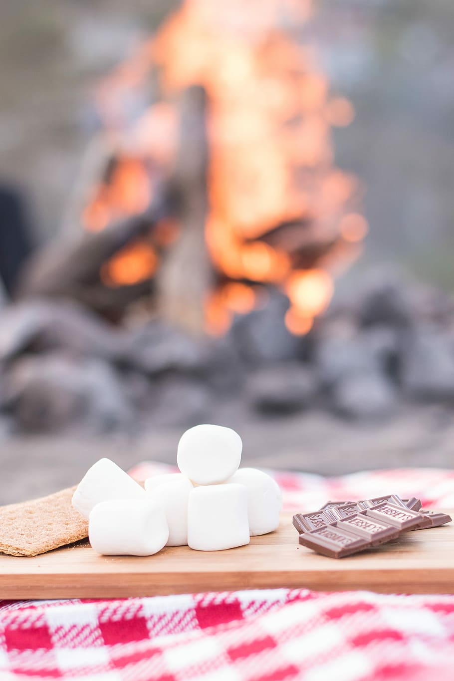 chocolate bar on top of table, selective focus photography of marshmallows beside chocolates HD wallpaper