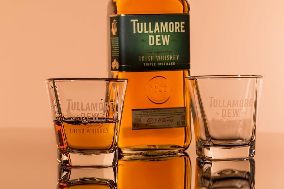 Tullamore Dew bottle, irish whiskey, alcohol, beverage, drink, HD wallpaper
