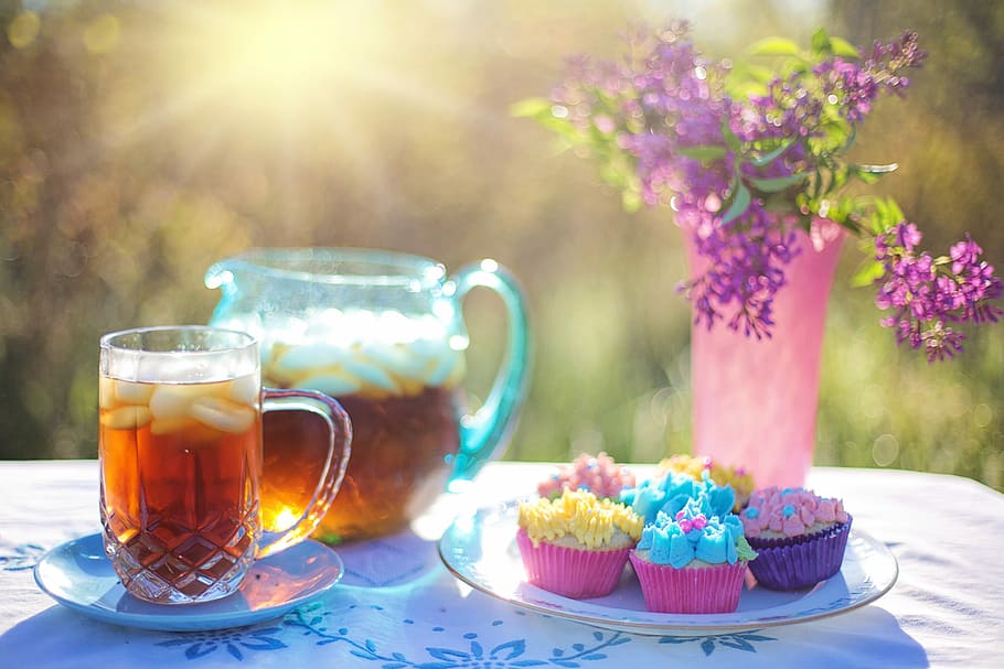 brown liquid filled glass mug, iced tea, summer, cupcakes, refreshments HD wallpaper