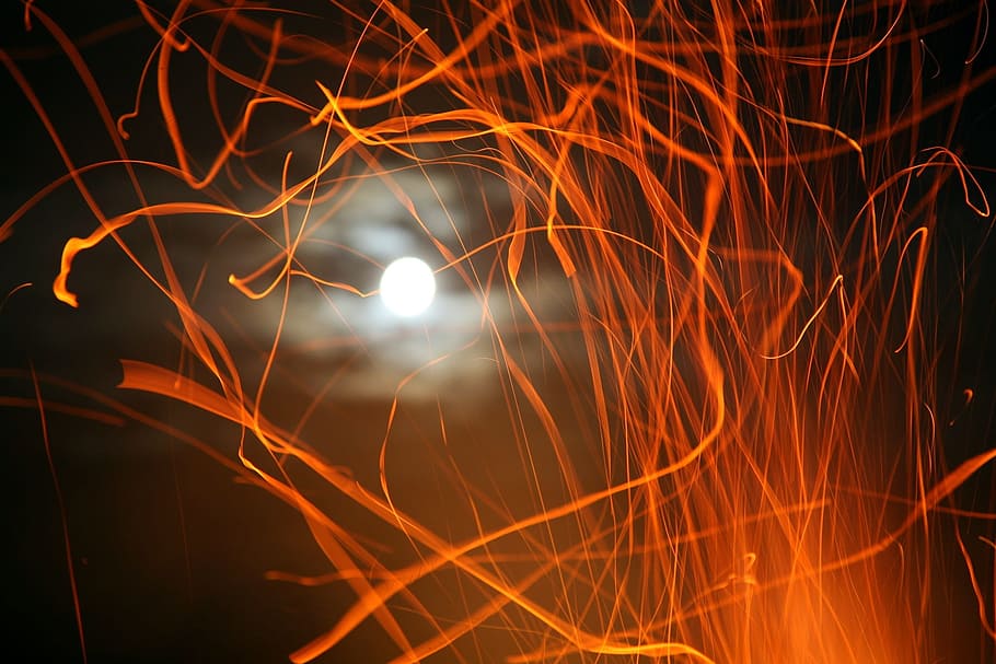 full moon, koster, fire, spark, night, flame, coals, firewood HD wallpaper