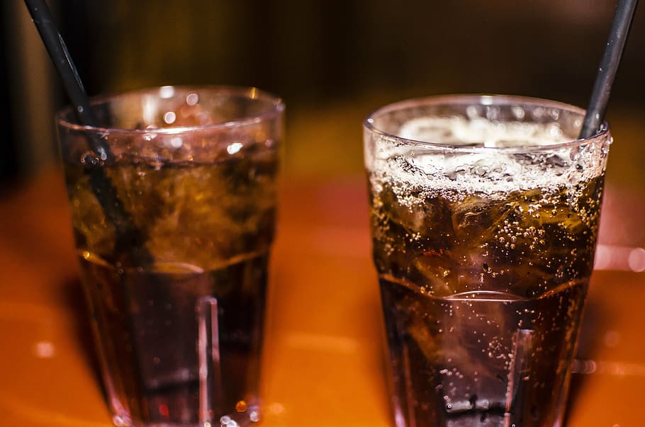 closeup photo of two clear drinking glasses, whiskey, coke, alcohol, HD wallpaper
