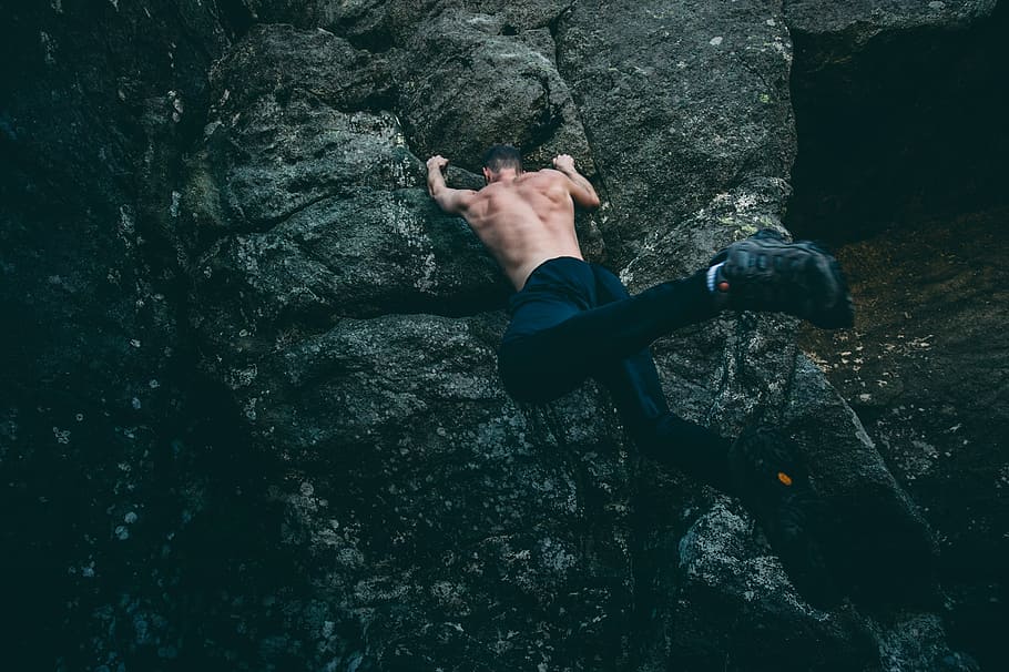 man rock climbing on gray rock, man climbing on rocks during daytime, HD wallpaper