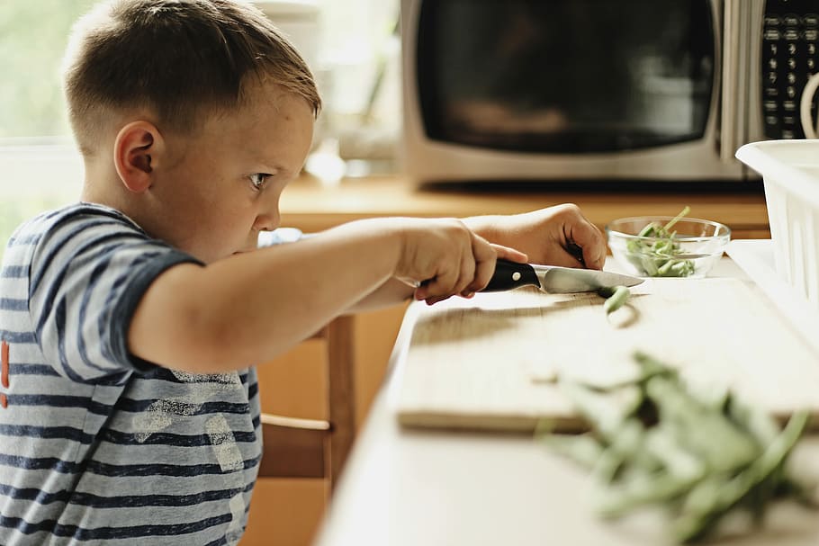 Helping out, boy chopping string beans pod, cook, knife, kitchen HD wallpaper