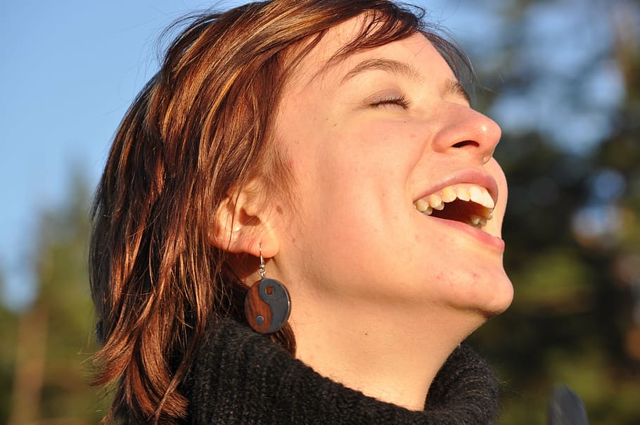 woman in black sweater laughing with eyes close, laughter, sunset HD wallpaper