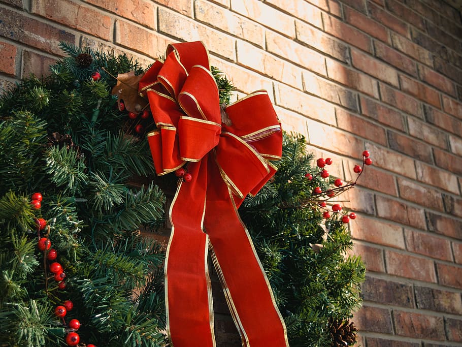 Green Christmas Wreath With Red Bow, brick, brick wall, building HD wallpaper