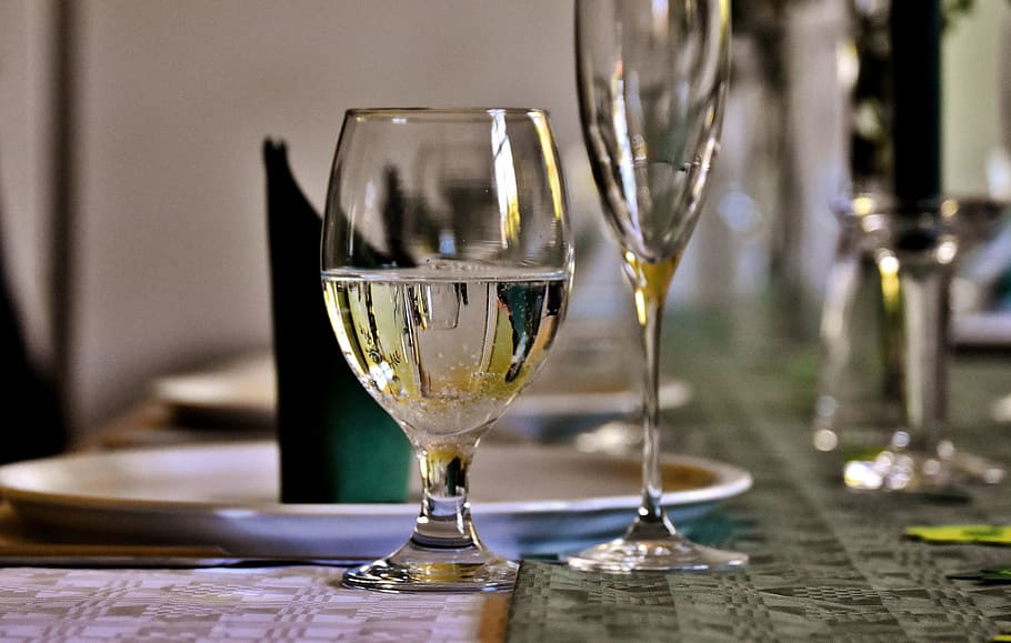 Table, Board, Tableware, gedeckter table, glasses, plate, napkins HD wallpaper