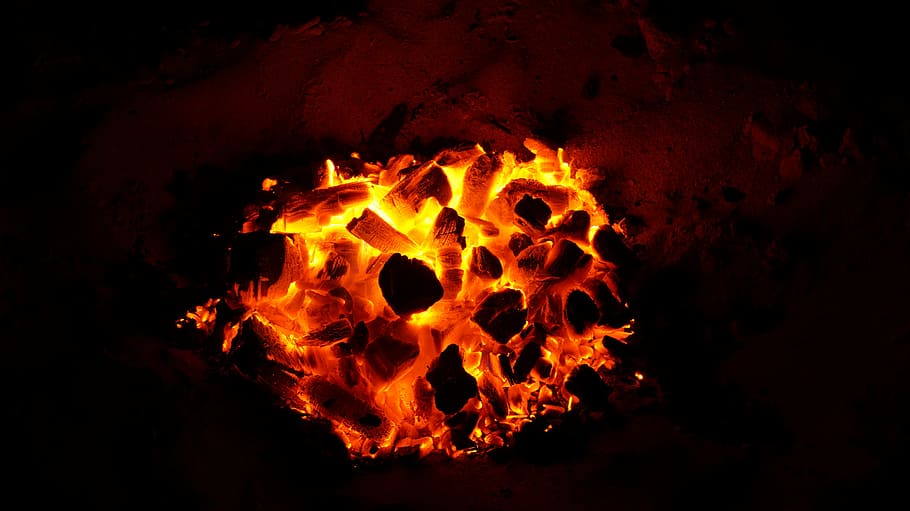 fire in sand during nighttime, enbers, coal, glowing, red, hot HD wallpaper