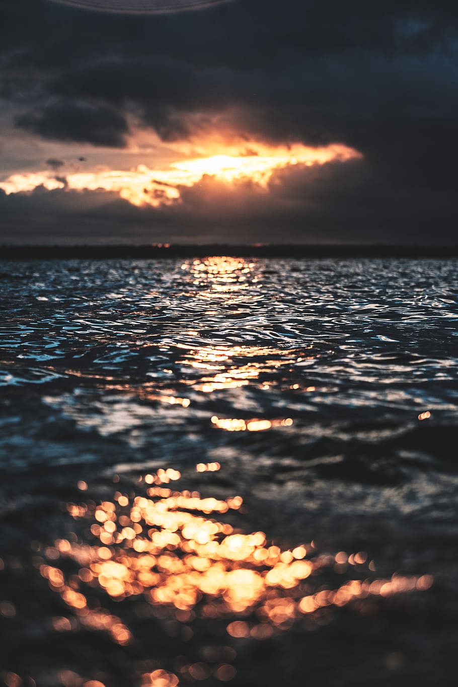 body of water, sunset across body of water, ripple, sunshine HD wallpaper