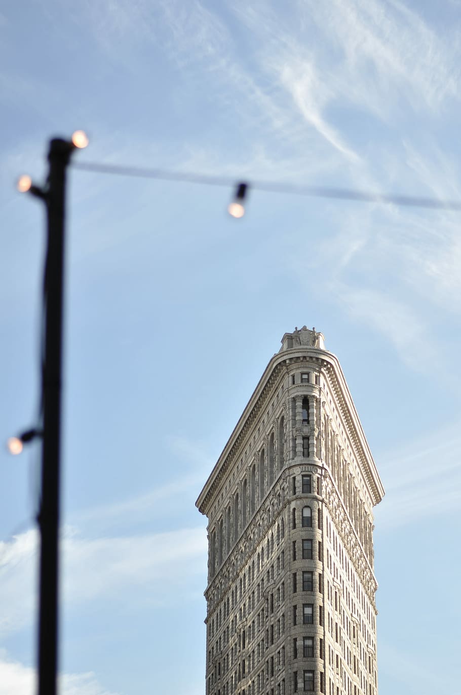 selective focus photo of flatiron building, photography of white building during daytime HD wallpaper
