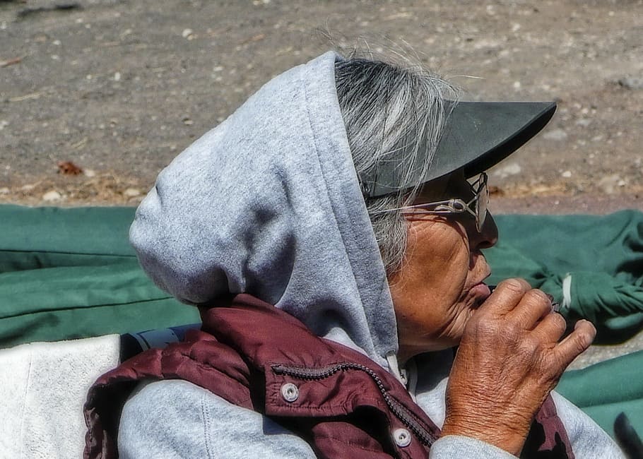 woman wearing grey hoodie and black cap in close-up photograhy HD wallpaper