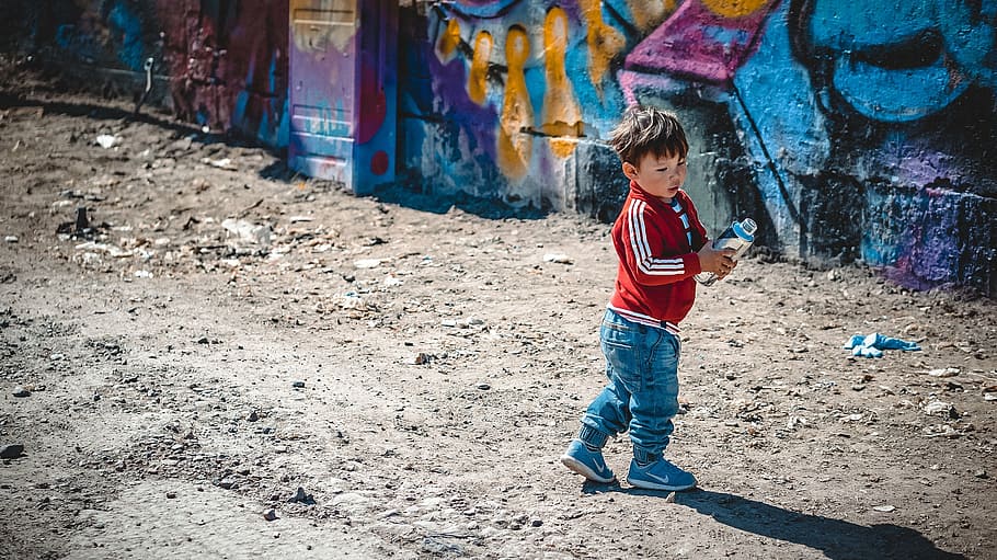 kid, boy, spray, can, paint, graffiti, child, young, summer HD wallpaper