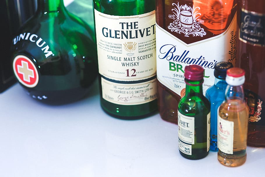 A lot of different bottles of whiskey, alcohol, bar, blur, close-up HD wallpaper