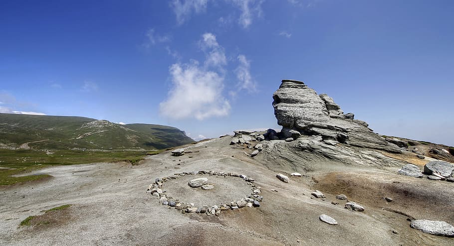rock formation under the blue skies, gray rock formation under blue sky HD wallpaper