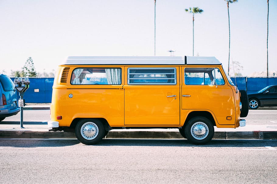 yellow and white bus parked on side of road, transportation, old-fashioned HD wallpaper