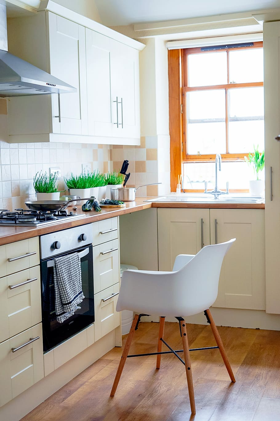 white chair near kitchen oven during daytime, kitchen with white chair and indoor plants HD wallpaper