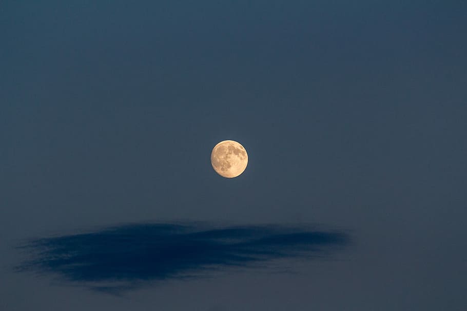 full moon, gray clouds under the moon, dark, night, illuminated HD wallpaper