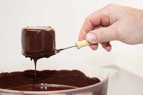 chocolate fondue, sweet, chocolate paste, diving, pastries HD wallpaper