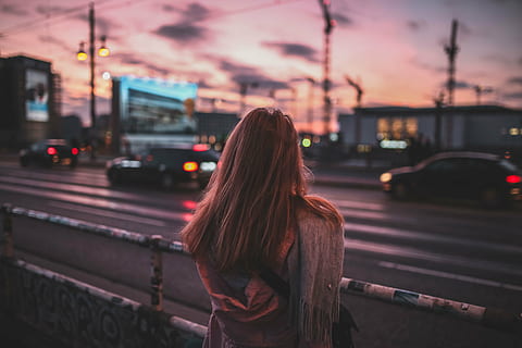 alone, back view, blur, building, bus, cars, city, dusk, evening HD wallpaper