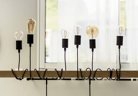 unlighted tied bulbs, light bulbs fixed on wooden post, decor HD wallpaper