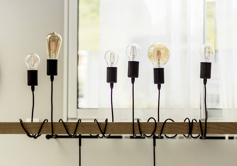 unlighted tied bulbs, light bulbs fixed on wooden post, decor HD wallpaper