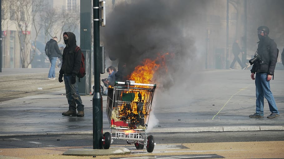 Burning shop. Газовый кризис. Огонь на асфальте. Кризис в Европе.