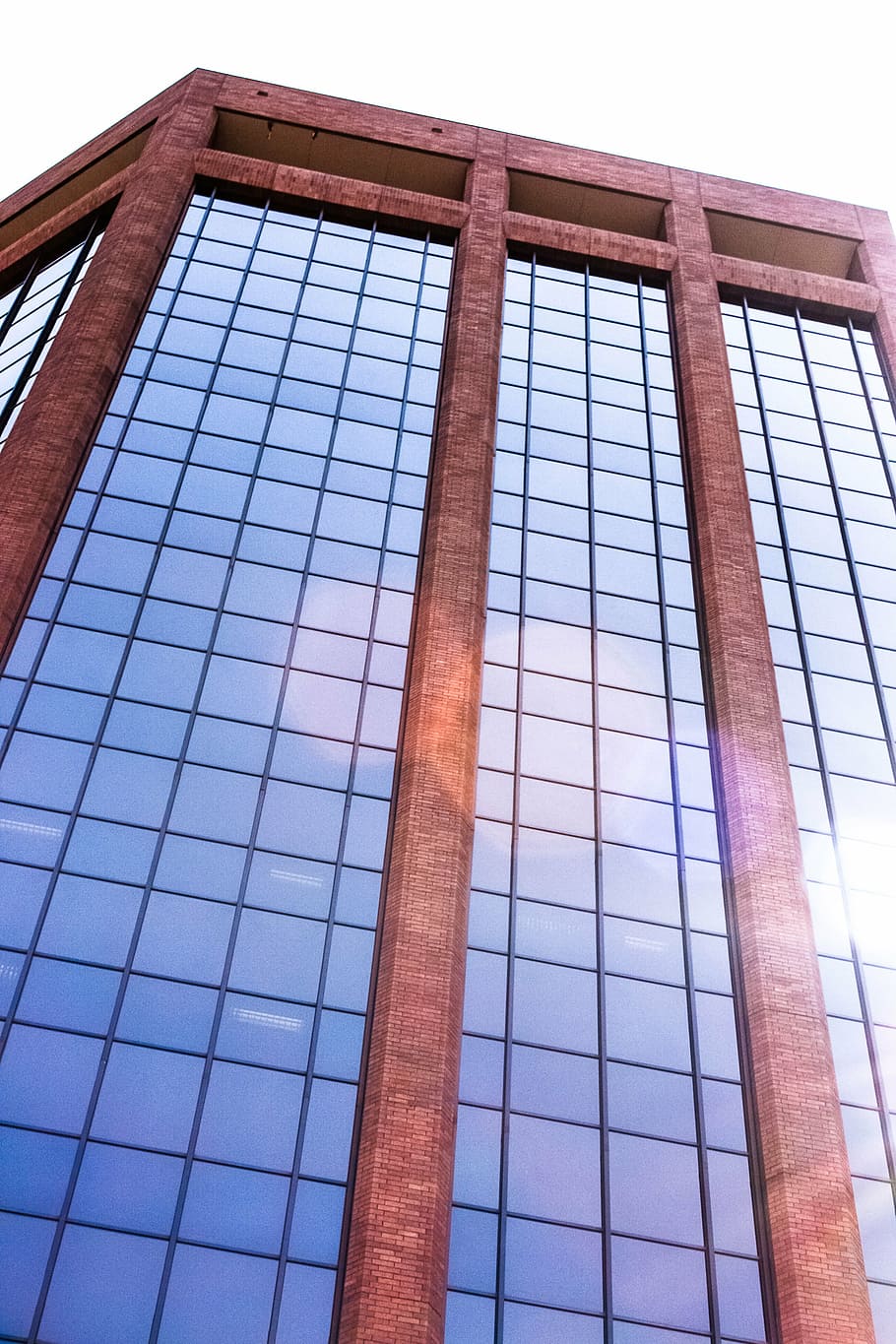 tall building, glass, reflection, windows, financial, cityscape HD wallpaper