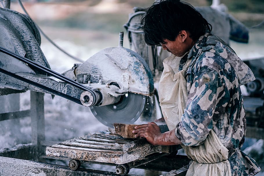 man cutting wood, man cutting brown wooden block using industrial saw during daytime HD wallpaper