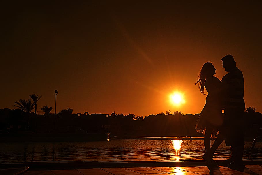 couple standing beside body of water, sunset, egypt, sea, a pair of HD wallpaper